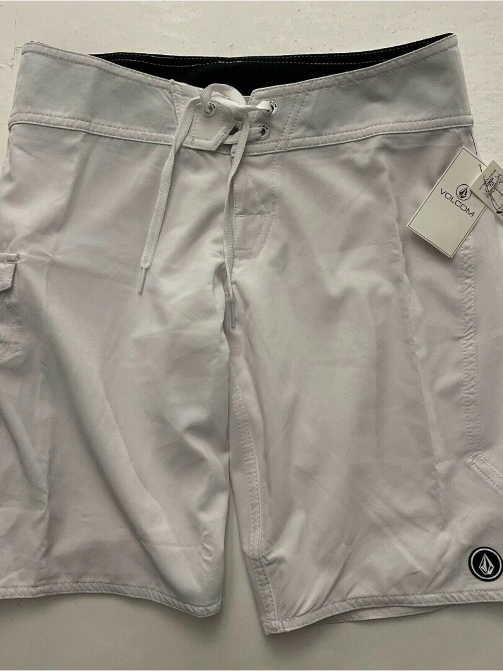 Volcom Men’s White Hybrid Boardshorts with Lace-Up Waist size 0